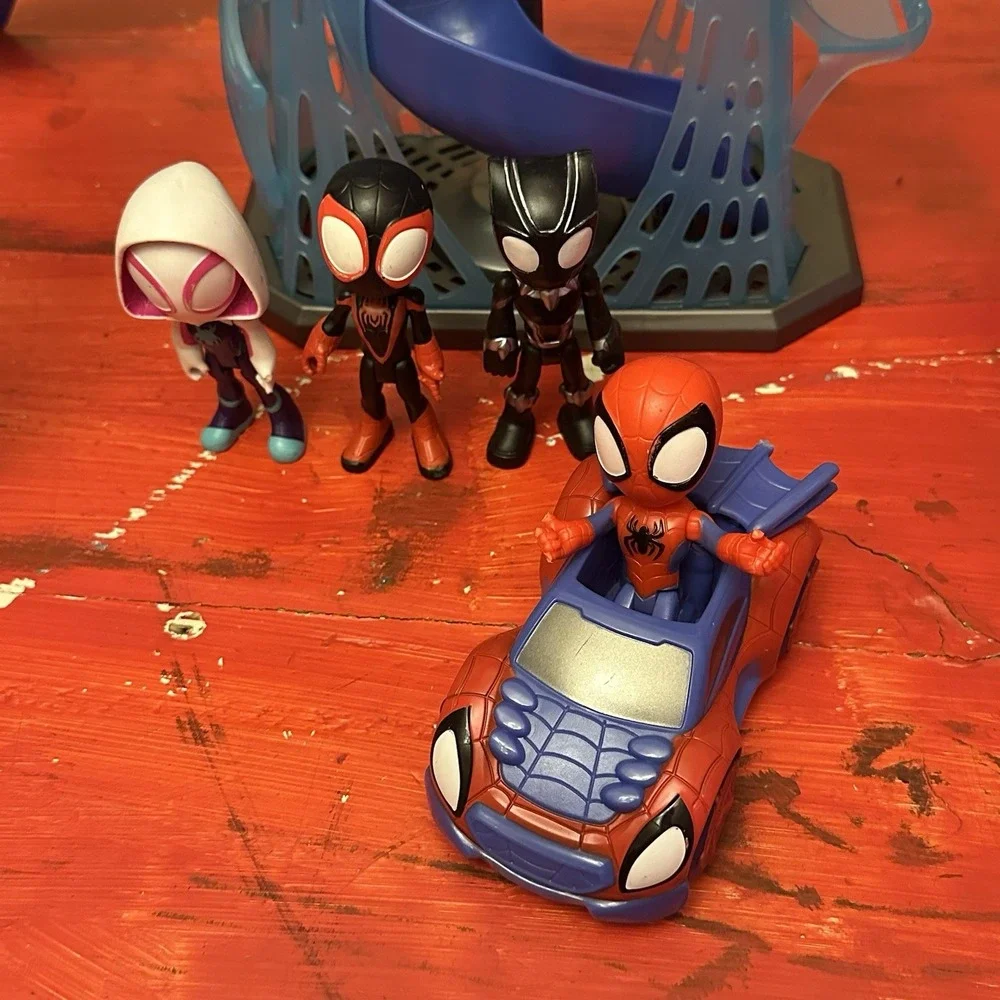 Marvel Spidey And His Amazing Friends Web Crawler HQ Playset W/ 4 Figures w/ Car